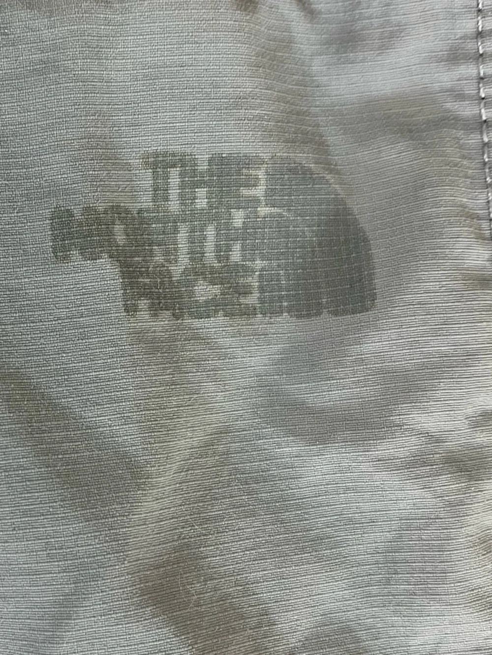 The North Face Light Gray Men's Nylon Ripstop Outdoor Hiking Shorts Men’s Medium